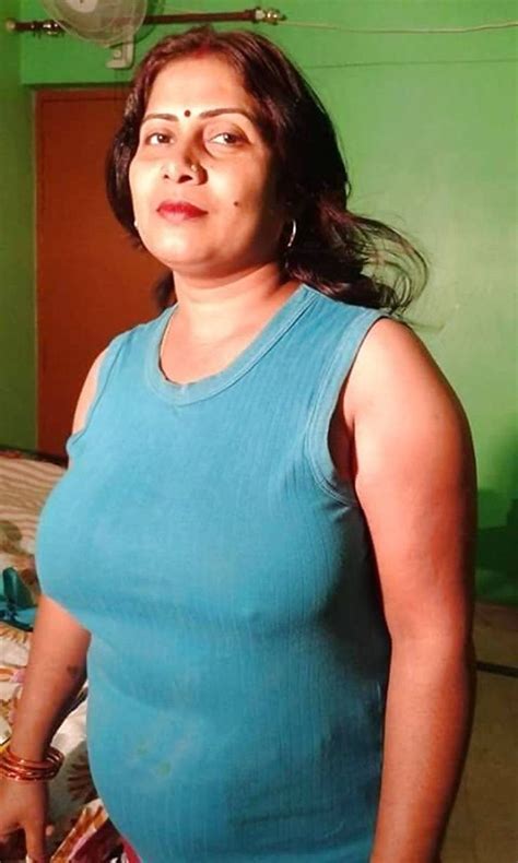 indian aunty bra nude|Desi Aunty In Bra Porn Videos